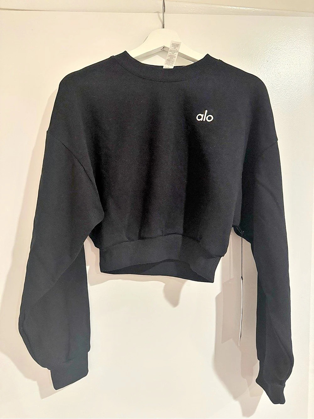 alo Cropped Sweatshirt in Black Small NWT